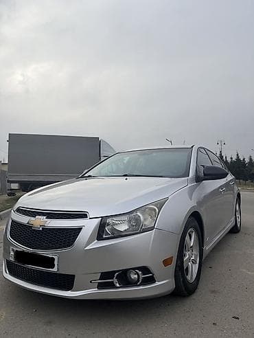 Chevrolet Cruze LT – gümüş rəngli sedan Texniki xüsusiyyətlər və
