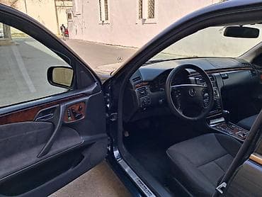 mercedes mavi: Avtomobil ideal vəziyyətdədir. Orijinal yürüşü 200 873 km-dir — 9