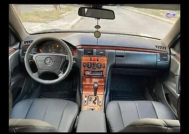 Продажа авто: Mercedes-Benz E-Class (W210) sedan - Kuzov: 4 qapılı sedan, qara rəng — 1