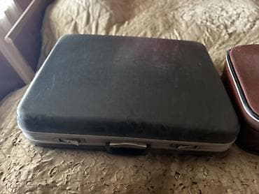 1986-cı ilə aid çemodan, antk əşyadır. Təzə kimi qalıb. Çox ucuz