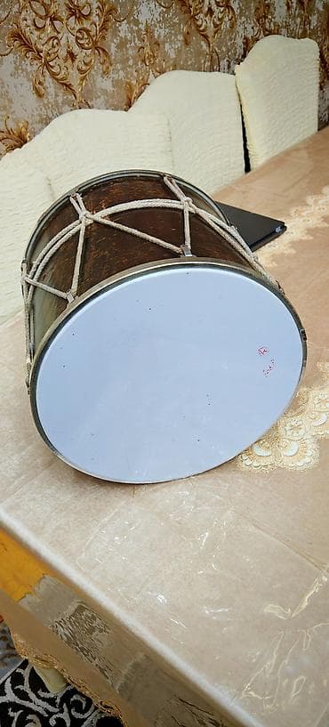 Zərb alətləri: Məhsul: Nağara tecili satılır Təsvir: - Korpus: tünd rəngli taxta — 2