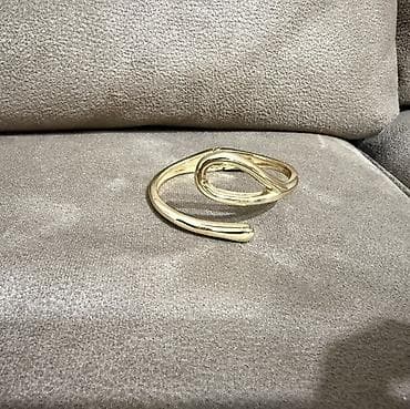 ic geyim: Qızılı rəngdə metal qolbaq - Material: parlaq qızılı tonlu metal — 2