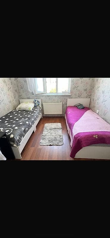 İki eded çarpayı matrasıyla bir yerde bir 45 azn satılır.Baza