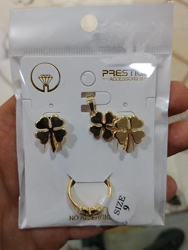 gps saat: Qızılı zərgərlik dəsti - Tərkib: qolbaq, üzük, sırğalar (1 cüt) və — 4