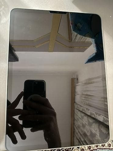 iphone x ekrani: Apple iPad Pro planşet - Korpus: gümüş rəngli alüminium, arxa hissədə — 2