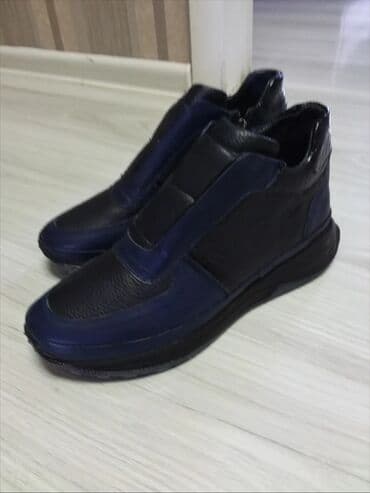 rezin ayaqqabilar: Məhsul: Kişi ayaqqabıları – 2 cüt, qəhvəyi rəng 1) Klassik slip-on — 10