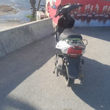 Proton: X-ROAD skuter - Rəng: ağ/qara - Korpusda “X-ROAD” loqosu - 2 nəfərlik — 4