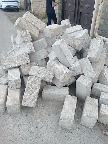 barometr nədir: Daş/kərpic blokları Məhsul təsviri: - Açıq-boz rəngli, düzbucaqlı — 1