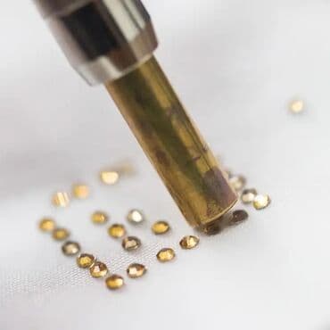 qaş aparati: Muncuq yapışdıran aparat Qaş yapışdıran 220V ilə işləyir Içərisində — 4