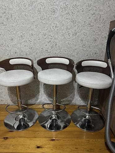 Mətbəx/bar taburetləri – 3 ədəd - Dizayn: ağ oturacaq və bel hissəsi