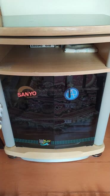 yazı stolu ikinci əl: Televizor masası.  Əla vəziyyətdə. Bura yazın — 2