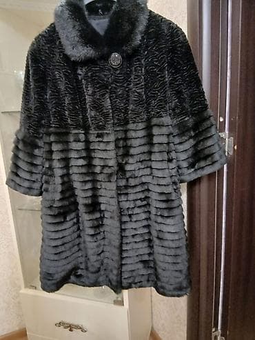 Qadın qısa kürk palto - Rəng: qara, iki teksturalı dizayn – yuxarı — 1