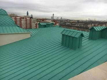 müasir dam örtükləri: Müxtəlif dam tipləri üçün uyğun, yaşıl rəngdə dam örtüyü materialı. Bu — 1