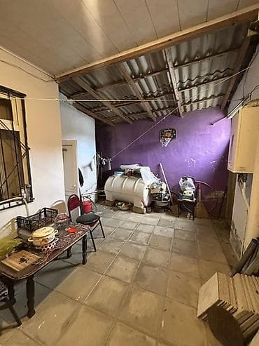 kiraye evler savalan: 3 otaqlı mənzil – geniş zal və ayrı-ayrı 2 yataq otağı. Zalda asma — 6