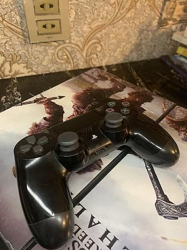 ariston 2 ci el: Assassin’s Creed Valhalla temalı PlayStation 4 fat oyun konsolu seti — 4