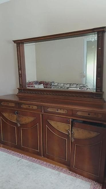 skaf kupe: Klassik üslubda böyük güzgülü bufet-konsol - Material: təbii ağac — 1