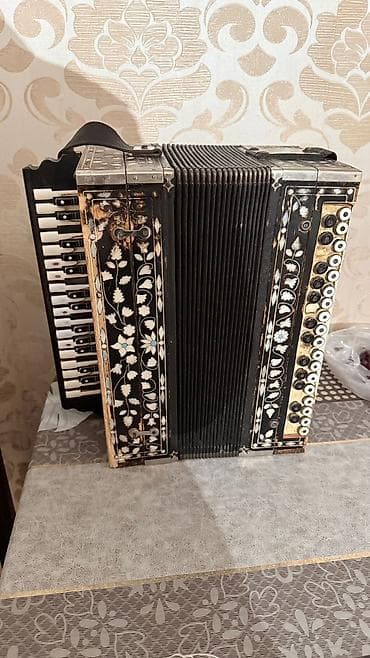 saat masaustu: Akustik Akkordeon, İşlənmiş, Ünvandan götürmə — 3