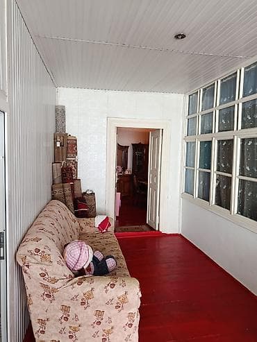 daş vallar: Qəbələ rayonunda həyət evi - Geniş, daş hasarlı həyət: yaşıllıq — 8