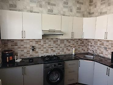 kunc divan: Mətbəx mebeli satılır. - Ölçü: 6 metr - Rəng: açıq krem/ağ fasadlar — 1