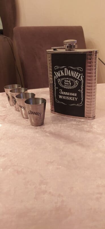 İçki qabı və rumkaları