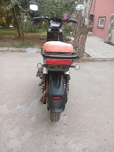 moped: Salam. Elektrikle işleyen bu skuter 80 km mesafe verir. 3 skorusdu ve — 1
