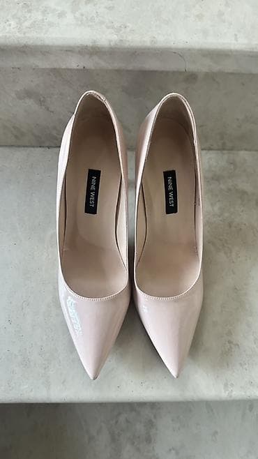 ayaggabı: Yenidir. Nine West brendi. 40 ölçü, malomerkadır 39 ölçüyə eahat gedir — 1