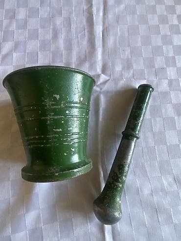 Yaşıl rəngli metal havan və həvəngdəstə. Qədimi — 1