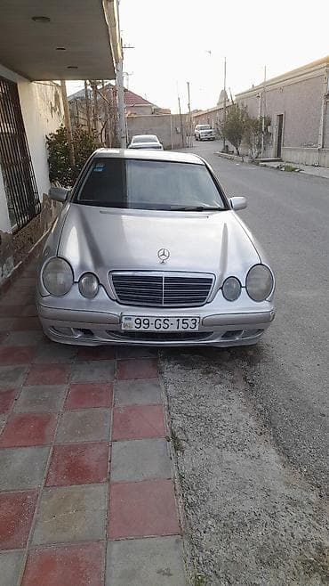 mersedes qapı: Mercedes-Benz E-Class (W210), gümüşü rəng. - Kuzov: sedan, 4 qapı - — 1