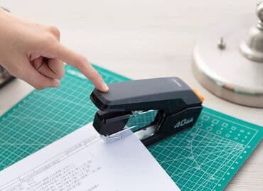 dəmir list: Deli 0466 stepler 25 vərəq güc tətbiqi olmadan tikin — 2