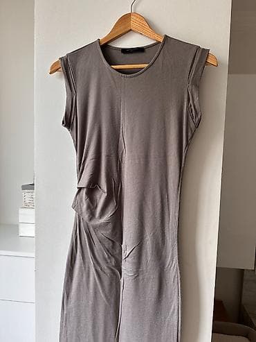 libas: Qadın uzun don – bej/boz rəng - Model: qolsuz, dairəvi yaxalı - — 2