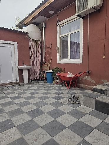 3 otaqlı evler: 2 otaqlı həyət evi - Plan: 2 otaq, mətbəx və sanitar qovşağı (həyətdə — 1