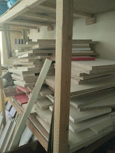 qapi taxta: Mebel istehsalı üçün kəsilmiş laminatlardan artıq qalan hissələr — 1