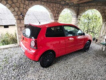 Motonəqliyyat: Volkswagen Polo hatchback, 3 qapılı, parlaq qırmızı rəng. Xarici: - — 5