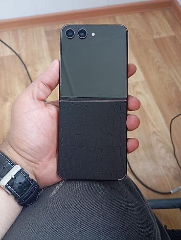 sade ekran: Samsung Galaxy Z Flip 5, 256 GB, rəng - Qara — 3
