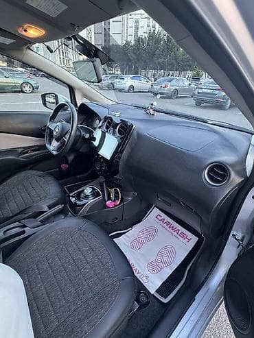 Avtomobil satışı: Nissan Note e-POWER, gümüş rəng, 5 qapılı şəhər hetçbeki. Texnologiya — 6