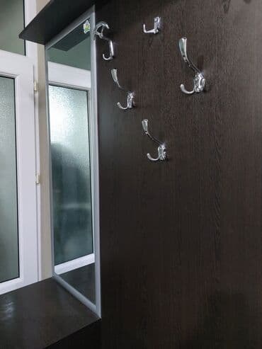 мойка шкаф для кухни: Tünd qəhvəyi rəngdə dəhliz mebeli dəsti. Dəstə güzgü, asqılar — 3