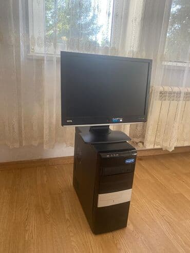 masa üsdü komputer: Masaüstü komputer Köhnə modeldir. İşlədilmir çoxdandır. Üstündə bütün — 3