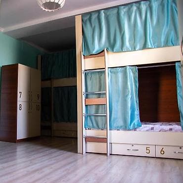 Seherin merkezinde Targovuda hostel . 1 nefer 1 gece 10 azn. kisi ve