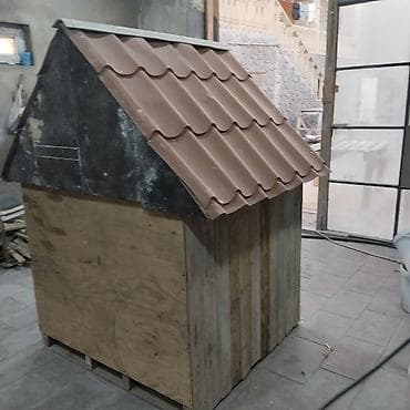 it paltarları: === PART 1: TEXTUAL DESCRIPTION === Taxtadan hazırlanmış it daxması — 4