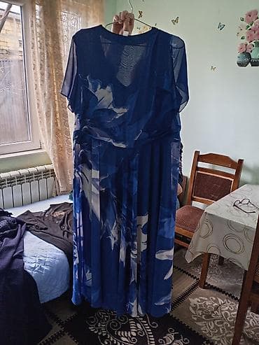 Mavi rəngli, uzun ziyafət/gecə paltarı. - Qat-qat dizaynlı, üst