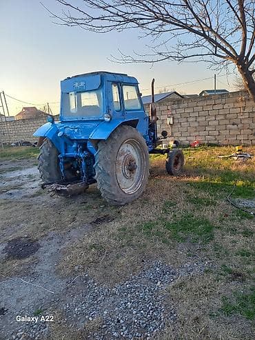 honda civic mator: Mavi rəngdə tək kabinalı traktor. Xüsusiyyətlər: - Dizel mühərrik — 2