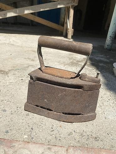 qedimi komod: Kömürlü qədim ütü - Material: tökmə dəmir korpus, taxta tutacaq - — 2