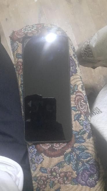galaxy note 5: Smartfon - Ekran: Tam ekran ön panel, yuxarı mərkəzdə “su damcısı” — 5