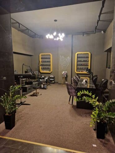 xacmaz obyekt: 28 may metrosuna yaxin yerləşən ümumi sahəsi 80 kv,m olan, salon — 1