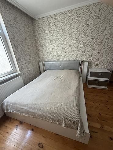 qapi ustu: Yataq otağı mebel dəsti Komplekt tərkibi: - Sürgülü qapılı şkaf: bir — 2