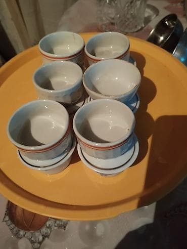 Məhsul: Porselėn ədviyyat qabları və şüşə qab dəsti Təsvir: - 6 ədəd