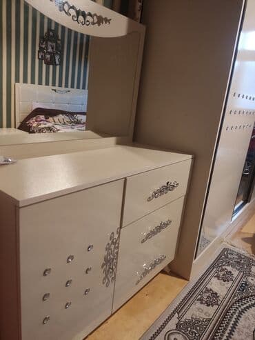 söküntü dik: Qonaq otağı üçün, İşlənmiş, Açılmayan, Dördbucaq masa, 6 stul — 5