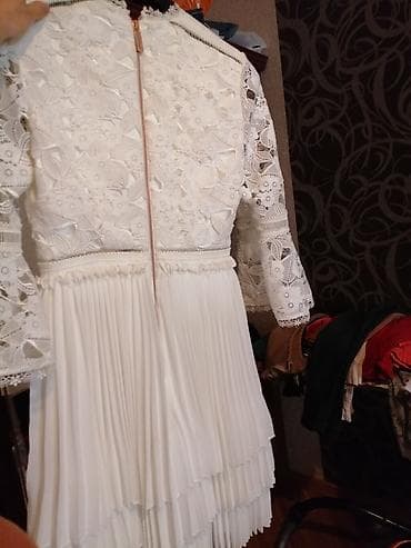 Şəxsi əşyalar: Ağ rəngli zərif qadın paltarı - Üst hissə: güllü naxışlı — 2