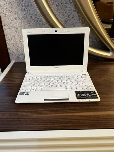 islenmis notebook satiram: Təcili satılır.İşlək vəziyyətdədir. Adapteri üstündə verilir — 2