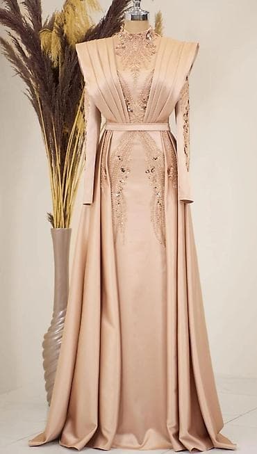 Платья: Zərif gecə/libas – şampan-bej rəngdə, uzun ətəkli və axıcı siluet. - — 1